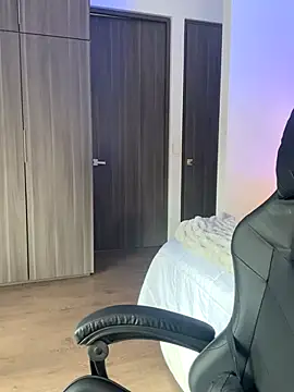 Snapshot of SophieRaily_ chatting on 09-19-25, 07:58 SophieRaily online show from 09-19-25, 07:58