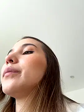 Snapshot of SophieRaily_ chatting on 09-29-25, 07:08 SophieRaily online show from 09-29-25, 07:08