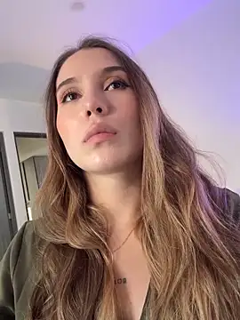 Snapshot of SophieRaily_ chatting on 10-01-25, 06:58 SophieRaily online show from 10-01-25, 06:58