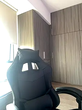 Snapshot of SophieRaily_ chatting on 10-17-25, 07:05 SophieRaily online show from 10-17-25, 07:05