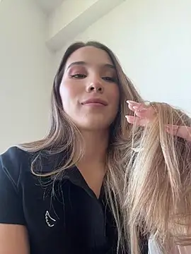 Snapshot of SophieRaily_ chatting on 10-28-25, 08:44 SophieRaily online show from 10-28-25, 08:44