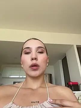 Snapshot of SophieRaily_ chatting on 10-29-25, 07:04 SophieRaily online show from 10-29-25, 07:04