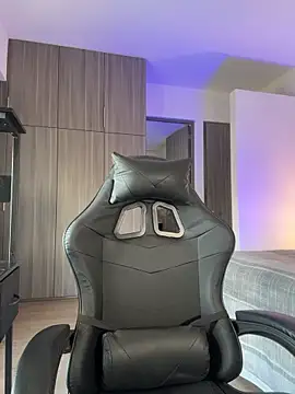 Snapshot of SophieRaily_ chatting on 11-11-25, 10:21 SophieRaily online show from 11-11-25, 10:21