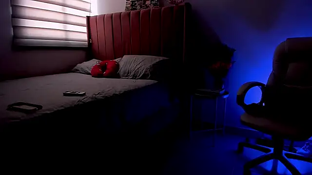 Snapshot of Ninamirley chatting on 12-16-24, 08:05 Ninamirley online show from 12-16-24, 08:05