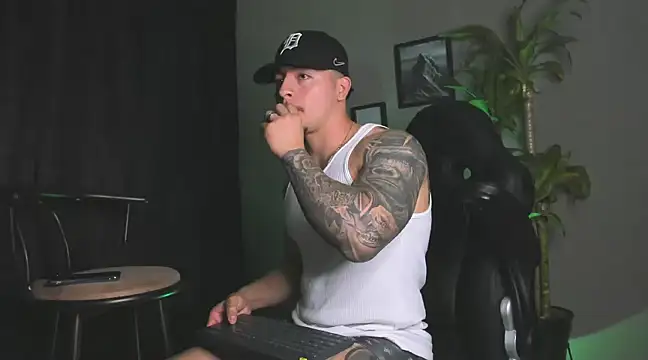 boyc022  online show from 12-14-24, 02:01