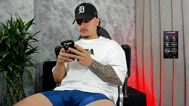 boyc022  online show from 12-21-25, 11:39