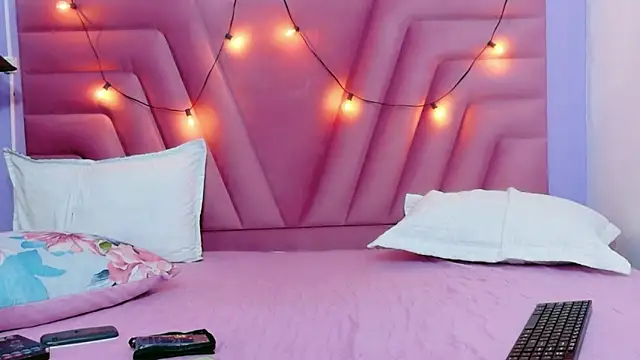 hornybarelylegalgirl online show from 04-11-26, 12:31