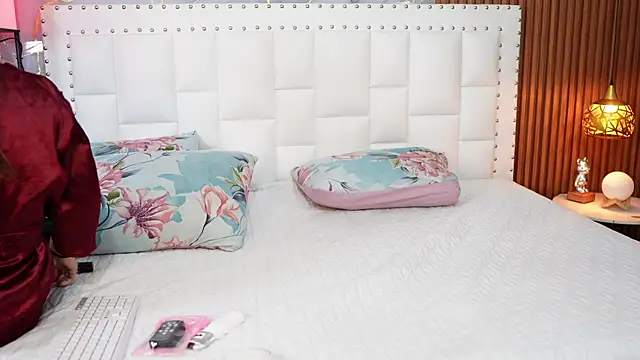 hornybarelylegalgirl online show from 05-25-26, 12:22