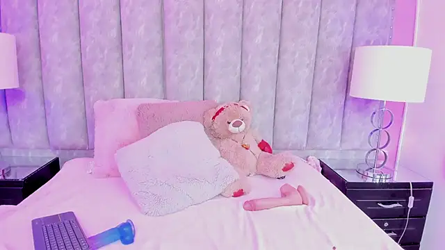 CoralHarmon online show from 01-26-25, 06:06