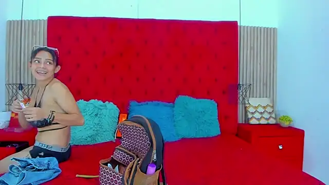 AmeliaANDEmily online show from 02-19-25, 07:48