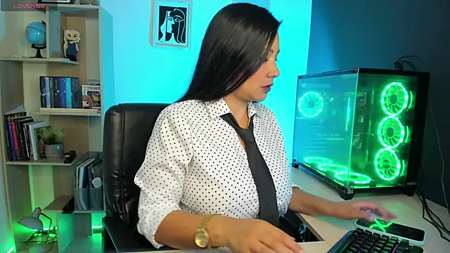 Snapshot of Sue_Wolls chatting on 01-12-25, 03:03 Sue Wolls online show from 01-12-25, 03:03