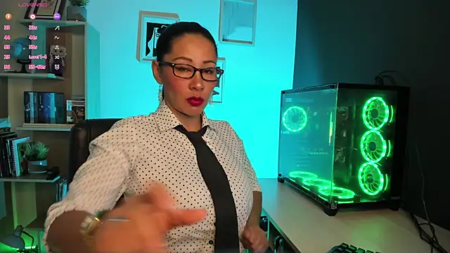 Snapshot of Sue_Wolls chatting on 01-13-25, 01:23 Sue Wolls online show from 01-13-25, 01:23