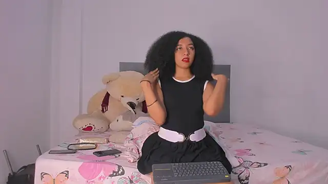 Snapshot of NAHOMI_MILLER chatting on 01-17-25, 05:11 NAHOMI MILLER online show from 01-17-25, 05:11