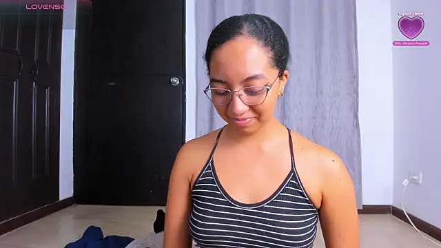 Snapshot of NAHOMI_MILLER chatting on 10-01-25, 01:11 NAHOMI MILLER online show from 10-01-25, 01:11