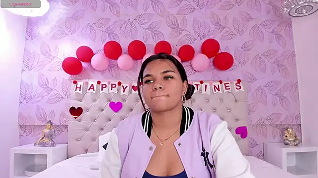 Snapshot of Carolina_Evanss chatting on 02-17-25, 03:36 Carolina Evanss online show from 02-17-25, 03:36