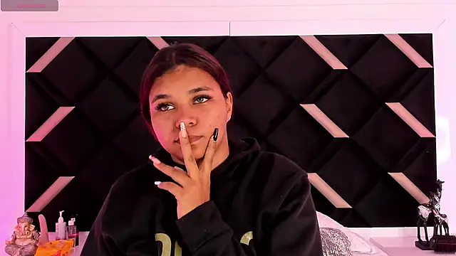 Snapshot of Carolina_Evanss chatting on 03-03-25, 03:30 Carolina Evanss online show from 03-03-25, 03:30