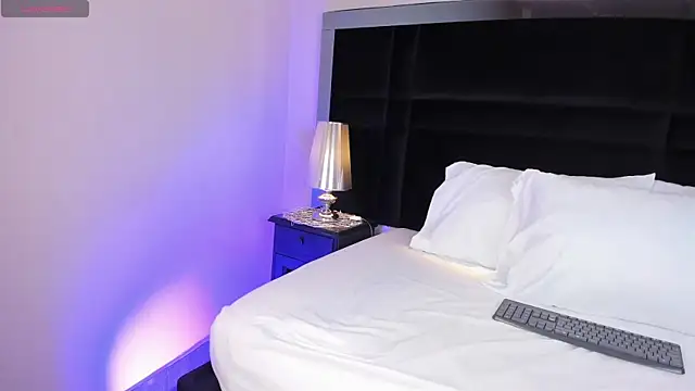 Snapshot of MelodyRey_ chatting on 10-31-25, 10:55 MelodyRey online show from 10-31-25, 10:55