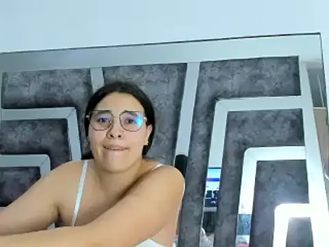 Snapshot of Salome_Moonn chatting on 02-08-25, 03:08 Salome Moonn online show from 02-08-25, 03:08