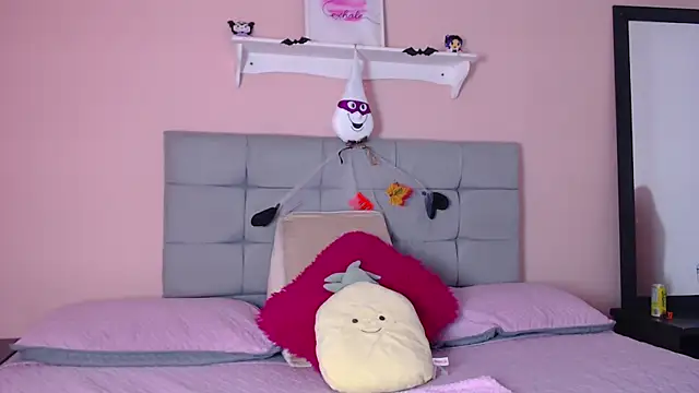 Snapshot of dholcee chatting on 10-17-25, 02:41 dholcee online show from 10-17-25, 02:41