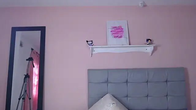 Snapshot of dholcee chatting on 11-19-25, 02:28 dholcee online show from 11-19-25, 02:28