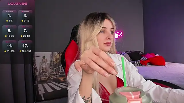 Snapshot of Katty_Lights chatting on 02-22-25, 08:42 Katty Lights online show from 02-22-25, 08:42