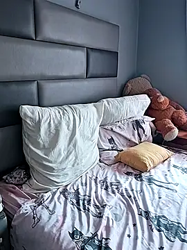 Snapshot of identity121710 chatting on 11-27-25, 12:40 identity121710 online show from 11-27-25, 12:40