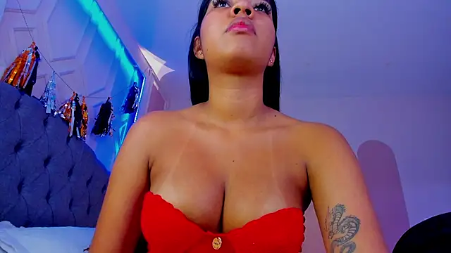 Snapshot of MadyLust chatting on 10-24-25, 10:17 MadyLust online show from 10-24-25, 10:17