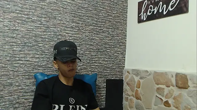 Snapshot of Billy_zander chatting on 01-14-25, 01:17 Billy zander online show from 01-14-25, 01:17