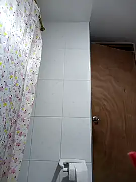 Queenjenn   online show from 02-01-25, 11:32