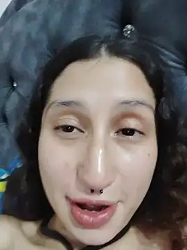 Snapshot of Queenjenn__ chatting on 06-07-26, 01:54 Queenjenn online show from 06-07-26, 01:54