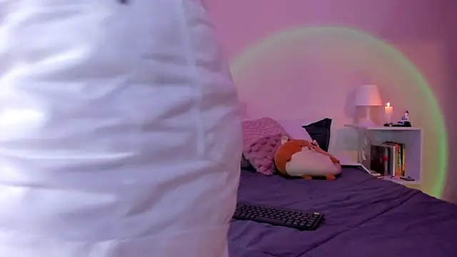 Snapshot of emillyhills chatting on 12-22-24, 07:33 emillyhills online show from 12-22-24, 07:33