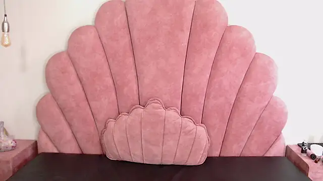 Snapshot of Candy_Bony chatting on 12-13-24, 03:43 Candy Bony online show from 12-13-24, 03:43