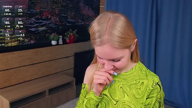 Snapshot of OdelinaFicken chatting on 02-07-25, 07:07 OdelinaFicken online show from 02-07-25, 07:07