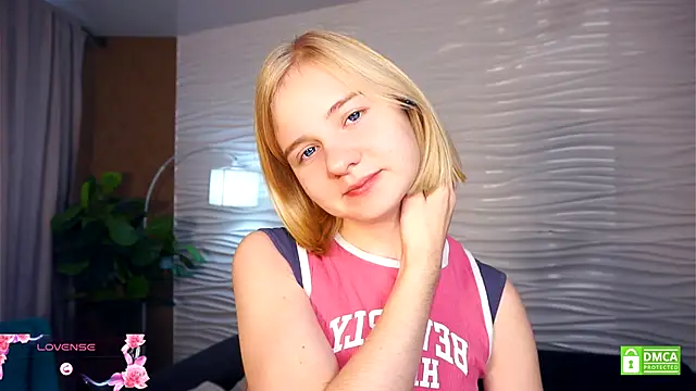 Snapshot of OdelinaFicken chatting on 10-30-25, 06:48 OdelinaFicken online show from 10-30-25, 06:48