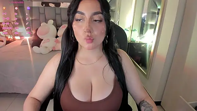 Snapshot of i_akane chatting on 10-25-25, 01:51 i akane online show from 10-25-25, 01:51