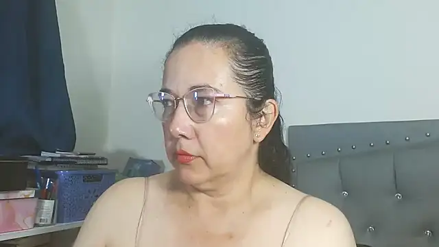 Snapshot of maturepriscila chatting on 06-27-26, 01:06 maturepriscila online show from 06-27-26, 01:06