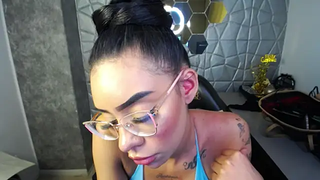 Tiffanny online show from 03-08-25, 03:35