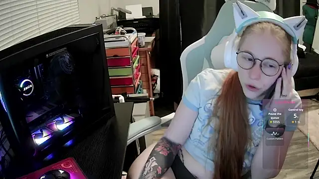 Snapshot of LilyFoxxx chatting on 07-22-26, 05:10 LilyFoxxx online show from 07-22-26, 05:10