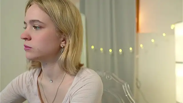 Snapshot of lolly_pie chatting on 12-10-24, 03:12 lolly pie online show from 12-10-24, 03:12