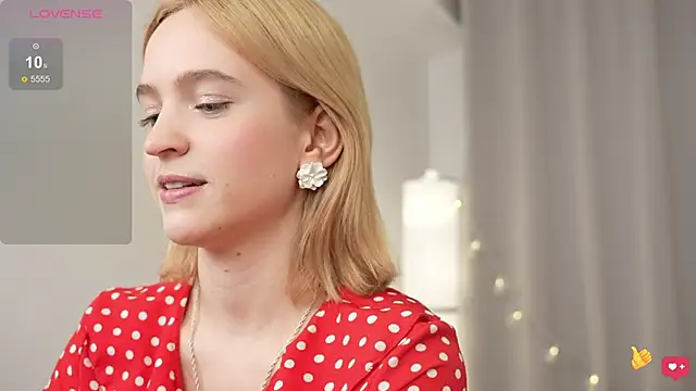 Snapshot of lolly_pie chatting on 12-25-24, 04:00 lolly pie online show from 12-25-24, 04:00