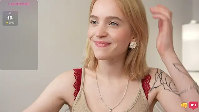 Snapshot of lolly_pie chatting on 12-25-24, 07:02 lolly pie online show from 12-25-24, 07:02