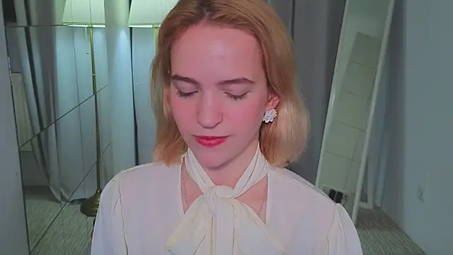 Snapshot of lolly_pie chatting on 01-01-25, 06:38 lolly pie online show from 01-01-25, 06:38