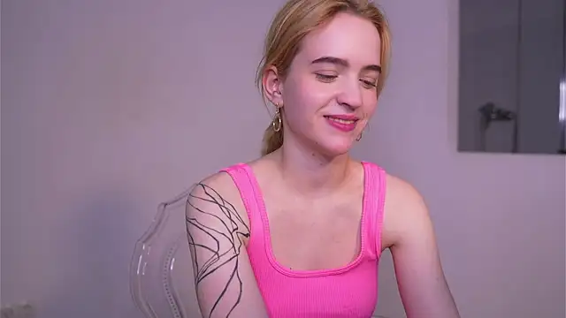 Snapshot of lolly_pie chatting on 01-18-25, 06:21 lolly pie online show from 01-18-25, 06:21