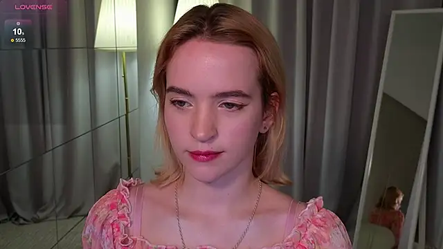 Snapshot of lolly_pie chatting on 02-14-25, 03:26 lolly pie online show from 02-14-25, 03:26