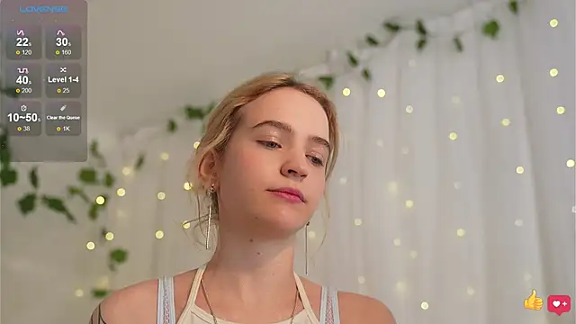 Snapshot of lolly_pie chatting on 02-16-25, 03:38 lolly pie online show from 02-16-25, 03:38