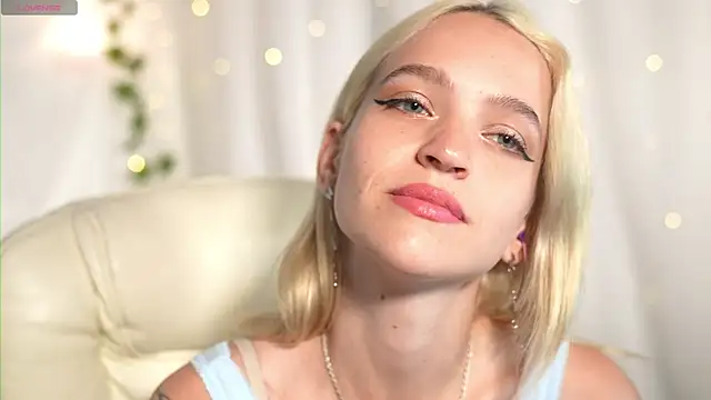 Snapshot of lolly_pie chatting on 09-30-25, 08:52 lolly pie online show from 09-30-25, 08:52