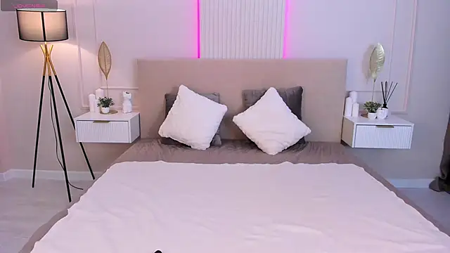 Snapshot of Amalia_3 chatting on 02-11-25, 10:04 Amalia 3 online show from 02-11-25, 10:04