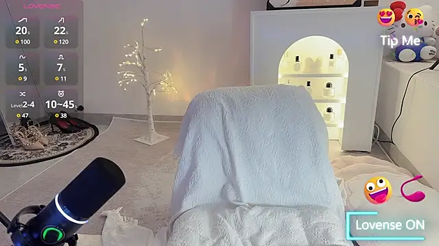 Snapshot of Unique-yiyi chatting on 02-13-25, 02:20 Unique-yiyi online show from 02-13-25, 02:20