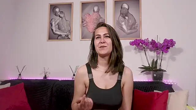 Snapshot of Antonia_1313 chatting on 06-10-26, 04:56 Antonia 1313 online show from 06-10-26, 04:56