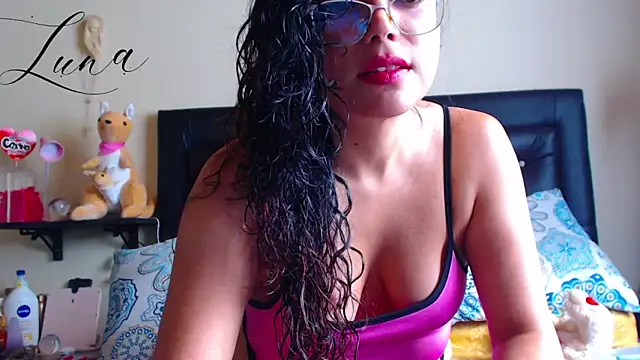 Snapshot of Lunavega1 chatting on 06-05-26, 04:56 Lunavega1 online show from 06-05-26, 04:56